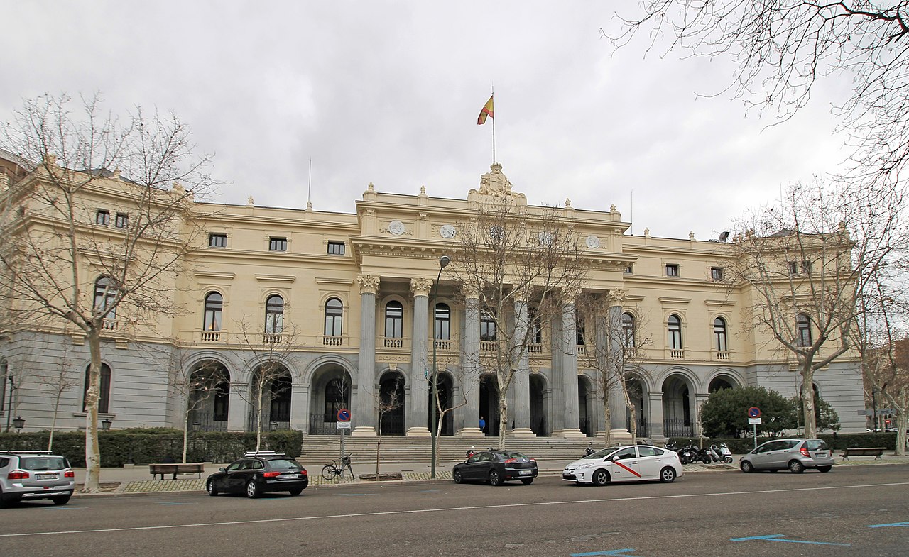 Fachada del Palacio de la Bolsa de Madrid (España).